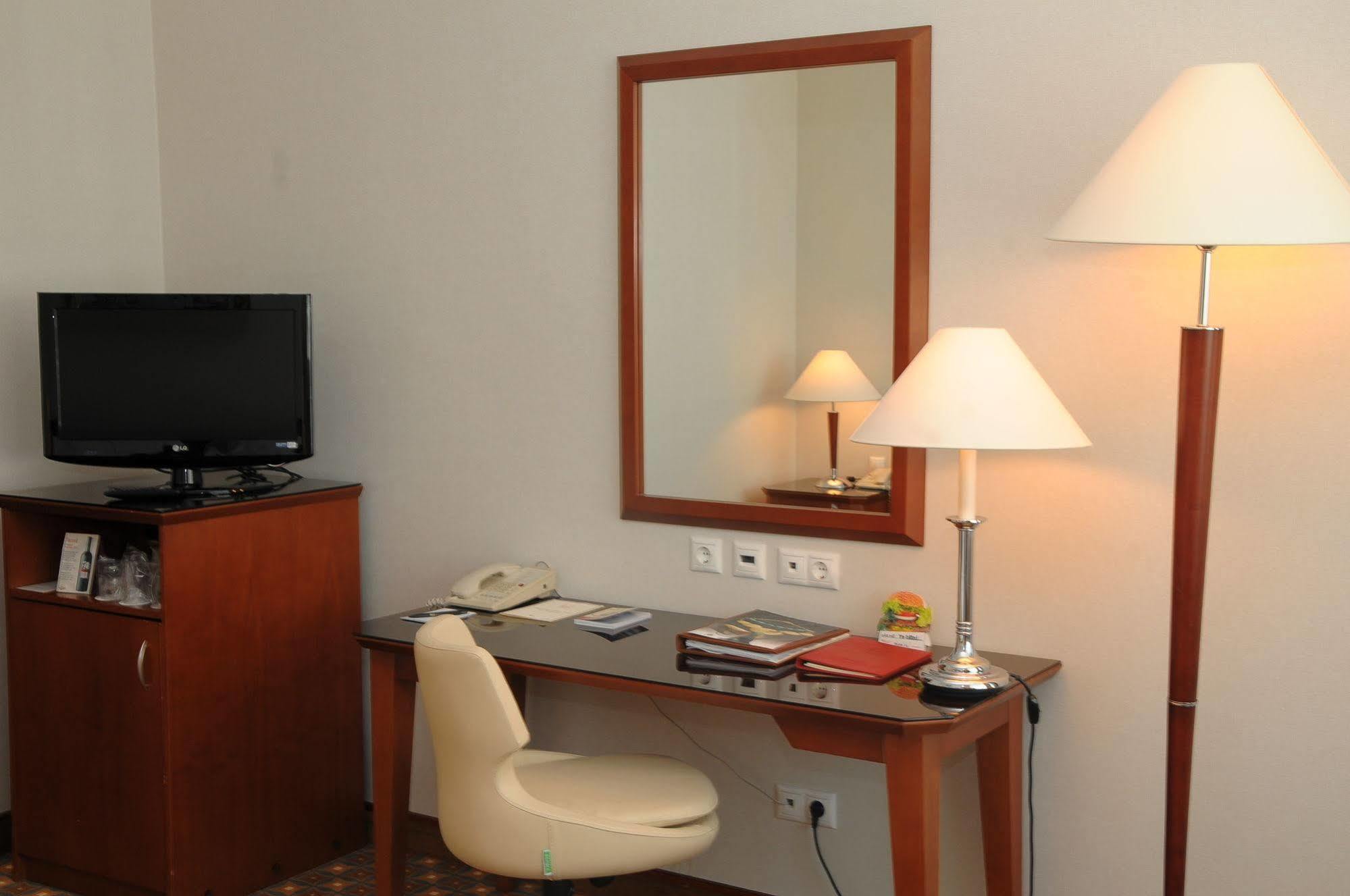 Midi Hotel 4*
